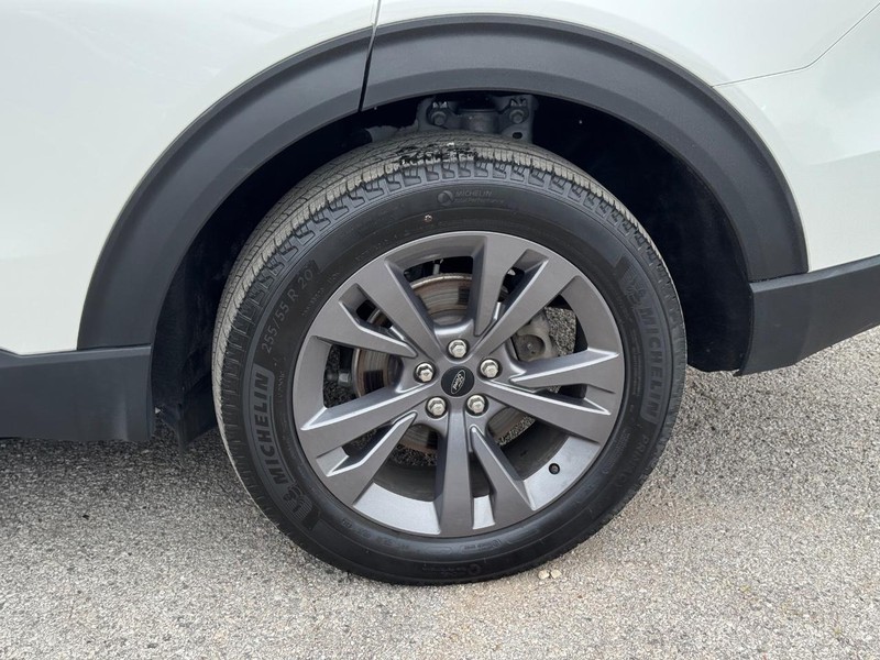 Ford Explorer Vehicle Full-screen Gallery Image 11