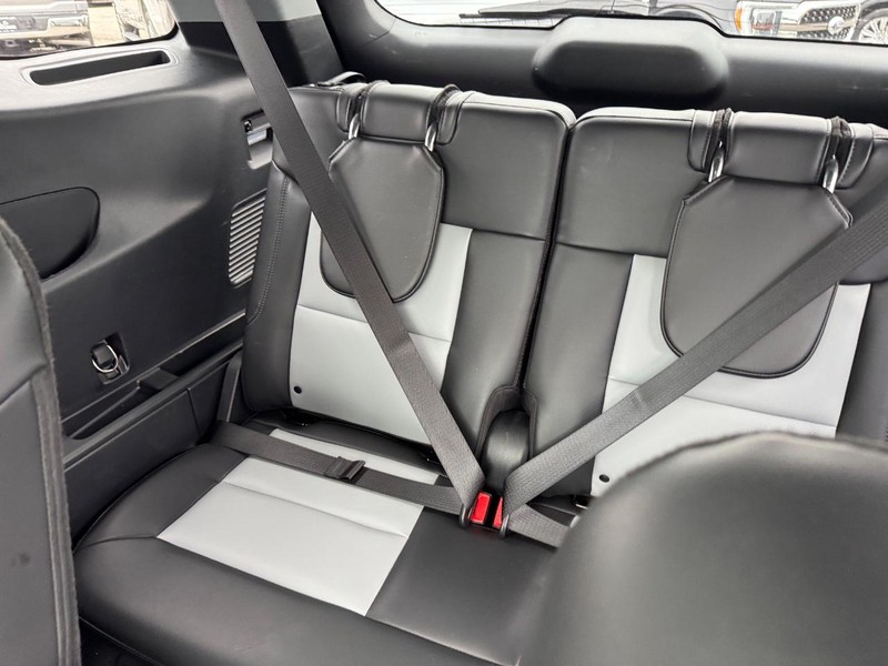 Ford Explorer Vehicle Full-screen Gallery Image 14