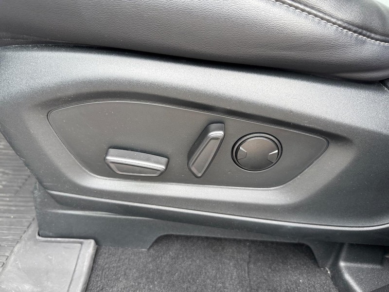 Ford Explorer Vehicle Full-screen Gallery Image 19