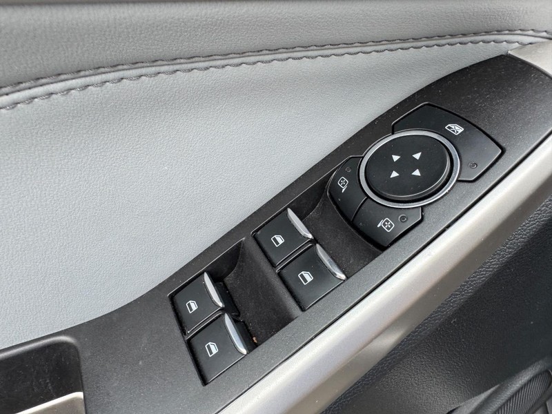 Ford Explorer Vehicle Full-screen Gallery Image 20