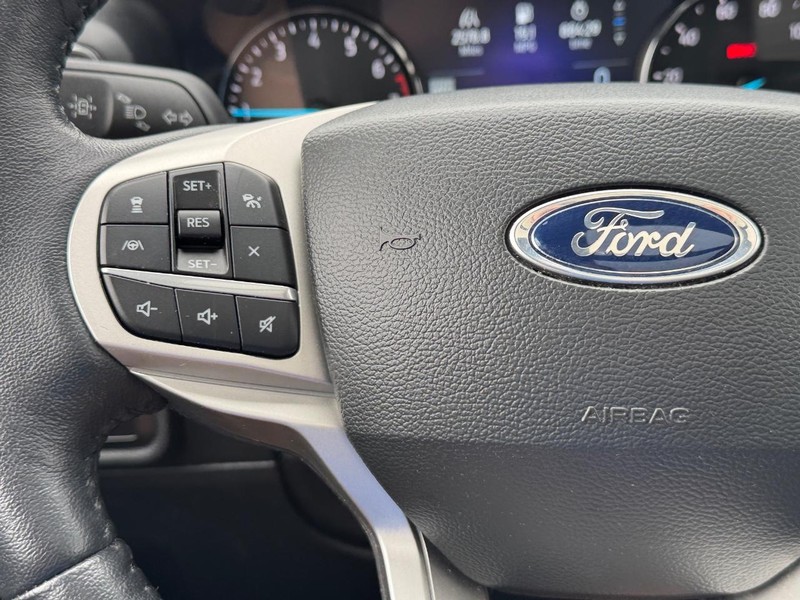 Ford Explorer Vehicle Full-screen Gallery Image 22
