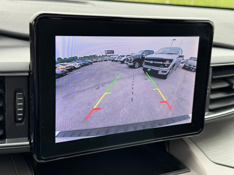 Ford Explorer Vehicle Full-screen Gallery Image 26