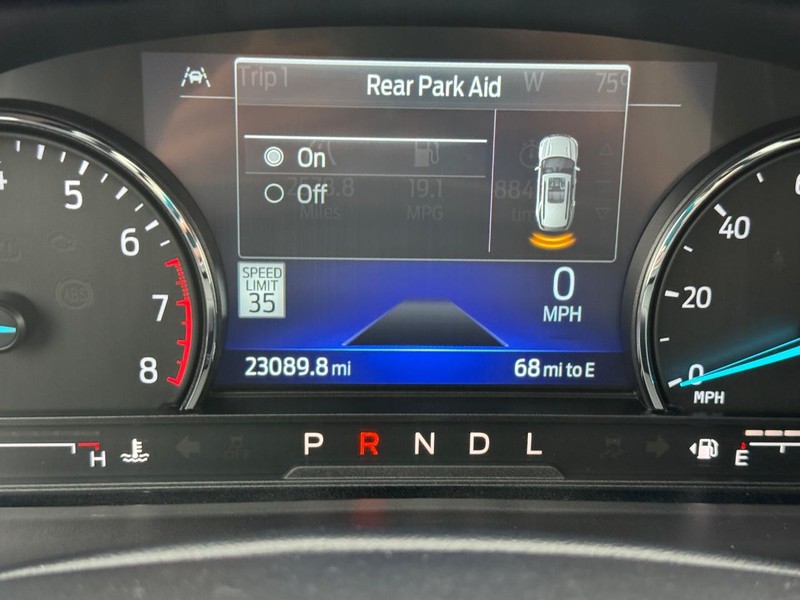 Ford Explorer Vehicle Full-screen Gallery Image 27