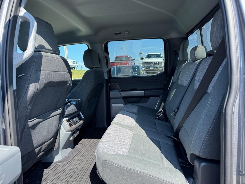 Ford F-150 Vehicle Full-screen Gallery Image 12