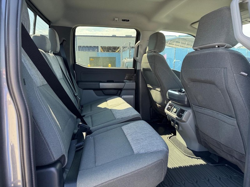 Ford F-150 Vehicle Full-screen Gallery Image 13