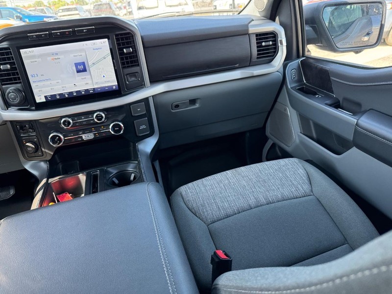 Ford F-150 Vehicle Full-screen Gallery Image 16