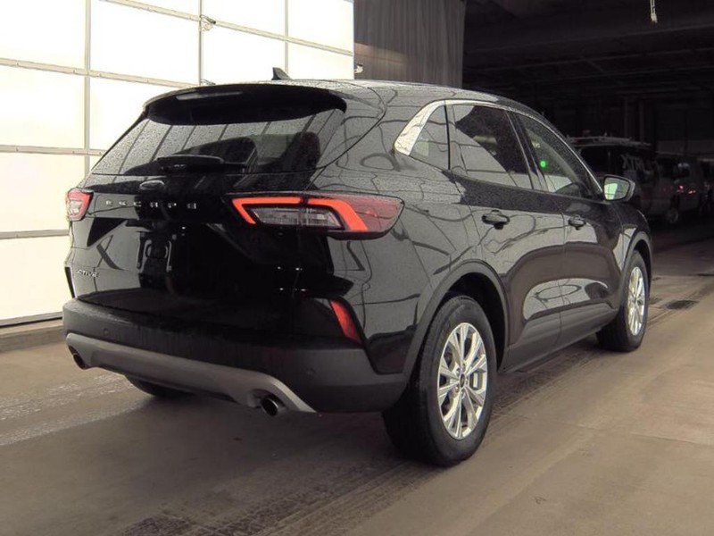 Ford Escape Vehicle Full-screen Gallery Image 02