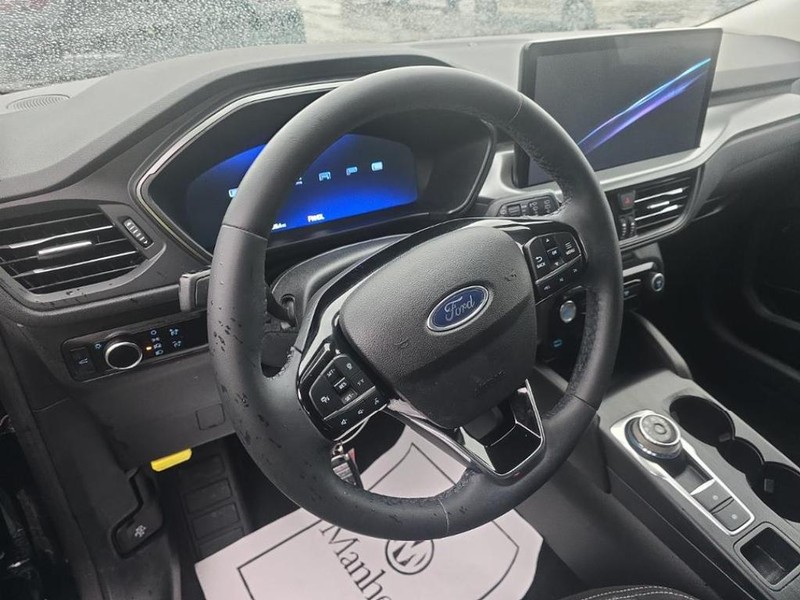 Ford Escape Vehicle Full-screen Gallery Image 05