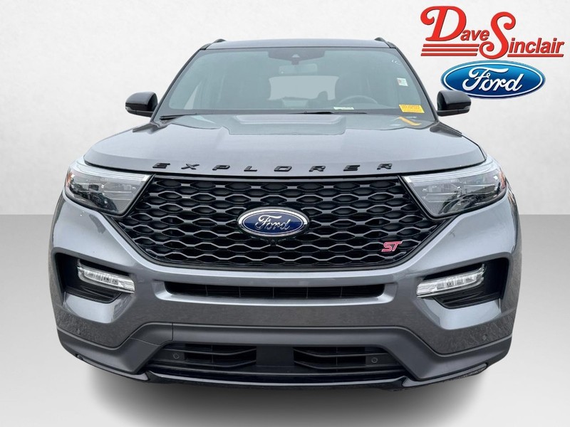 Ford Explorer Vehicle Full-screen Gallery Image 02