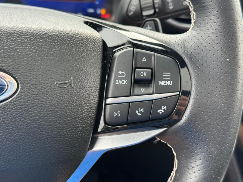 Ford Explorer Vehicle Full-screen Gallery Image 23