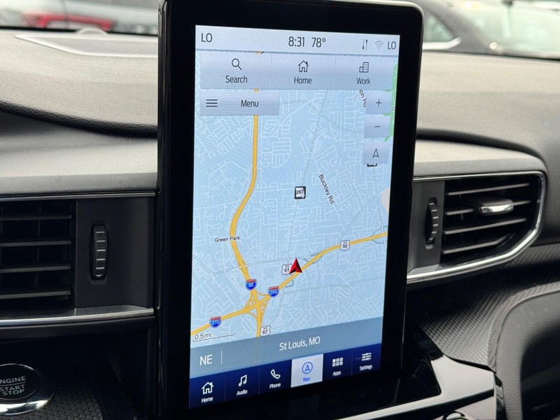 Ford Explorer Vehicle Full-screen Gallery Image 24