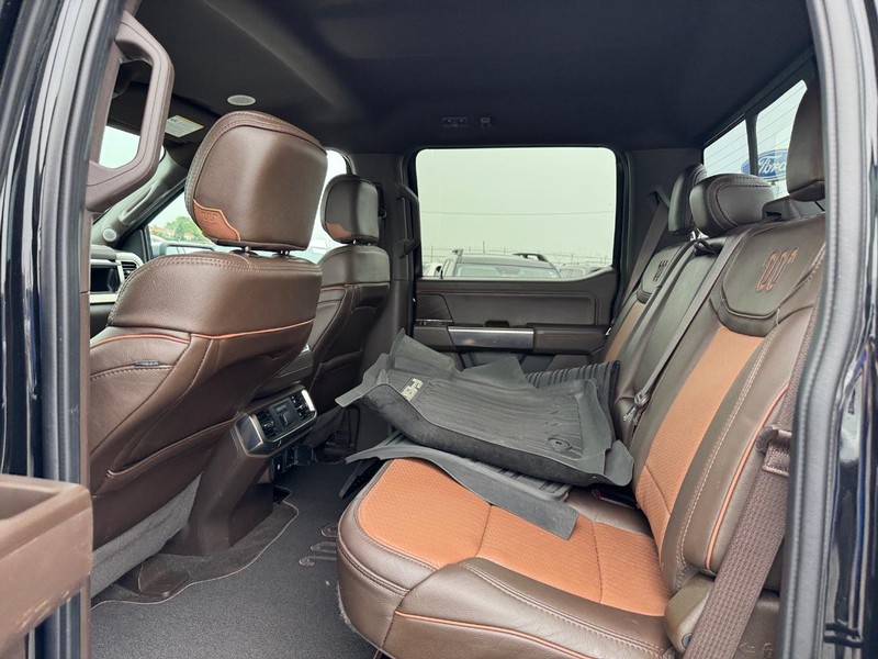 Ford F-150 Vehicle Full-screen Gallery Image 12