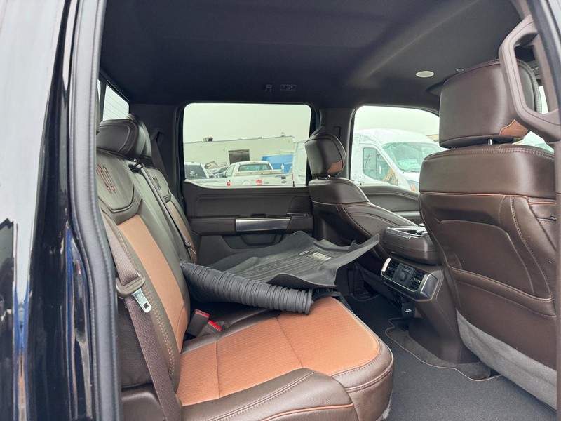 Ford F-150 Vehicle Full-screen Gallery Image 13