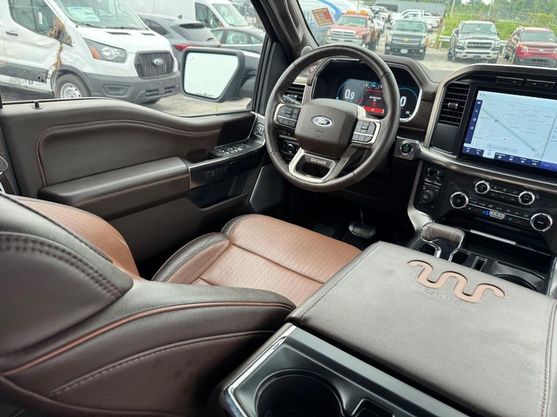 Ford F-150 Vehicle Full-screen Gallery Image 14
