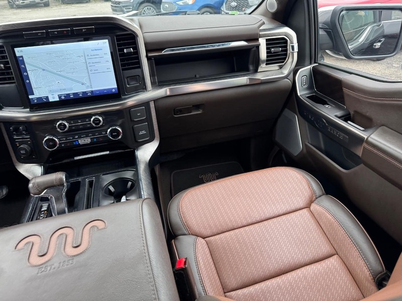 Ford F-150 Vehicle Full-screen Gallery Image 16