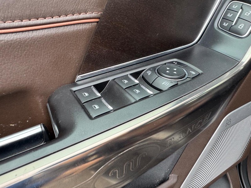 Ford F-150 Vehicle Full-screen Gallery Image 18
