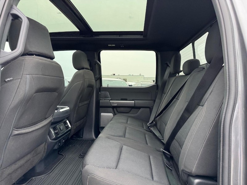 Ford F-150 Vehicle Full-screen Gallery Image 12