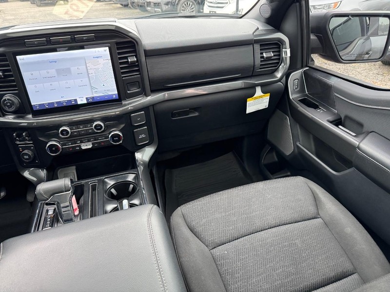 Ford F-150 Vehicle Full-screen Gallery Image 16