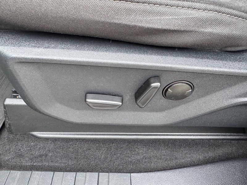 Ford F-150 Vehicle Full-screen Gallery Image 17