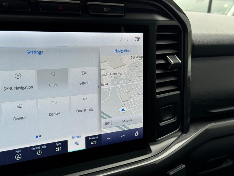 Ford F-150 Vehicle Full-screen Gallery Image 23