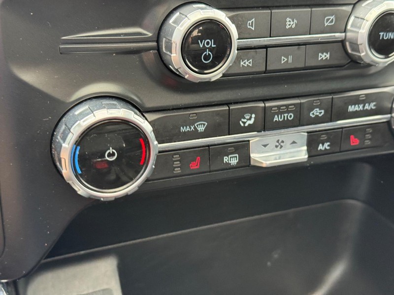 Ford F-150 Vehicle Full-screen Gallery Image 24