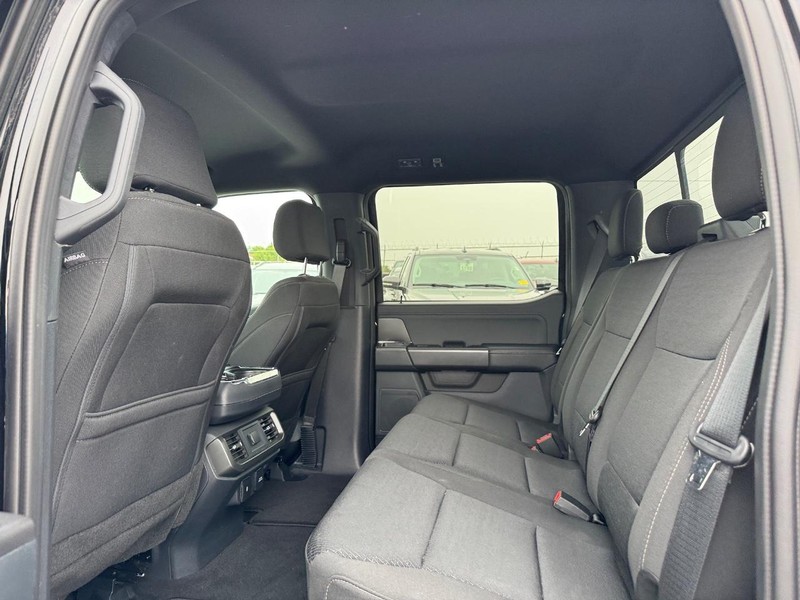 Ford F-150 Vehicle Full-screen Gallery Image 12