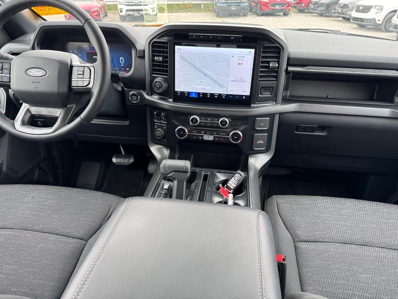 Ford F-150 Vehicle Full-screen Gallery Image 15