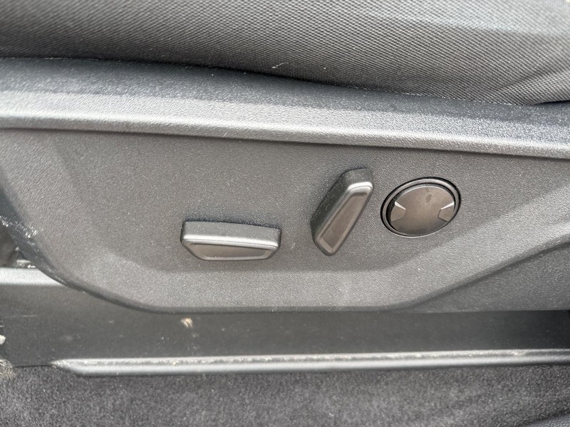 Ford F-150 Vehicle Full-screen Gallery Image 17