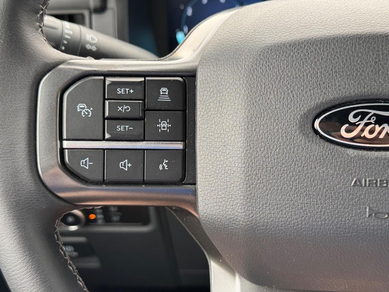 Ford F-150 Vehicle Full-screen Gallery Image 20