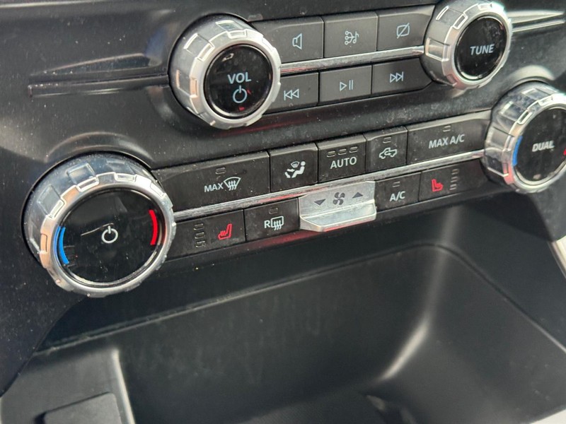 Ford F-150 Vehicle Full-screen Gallery Image 23