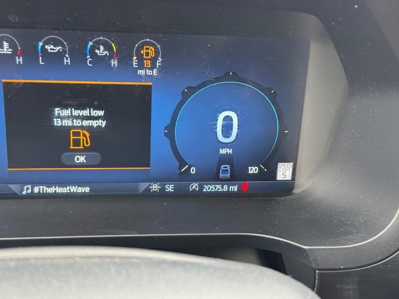 Ford F-150 Vehicle Full-screen Gallery Image 25