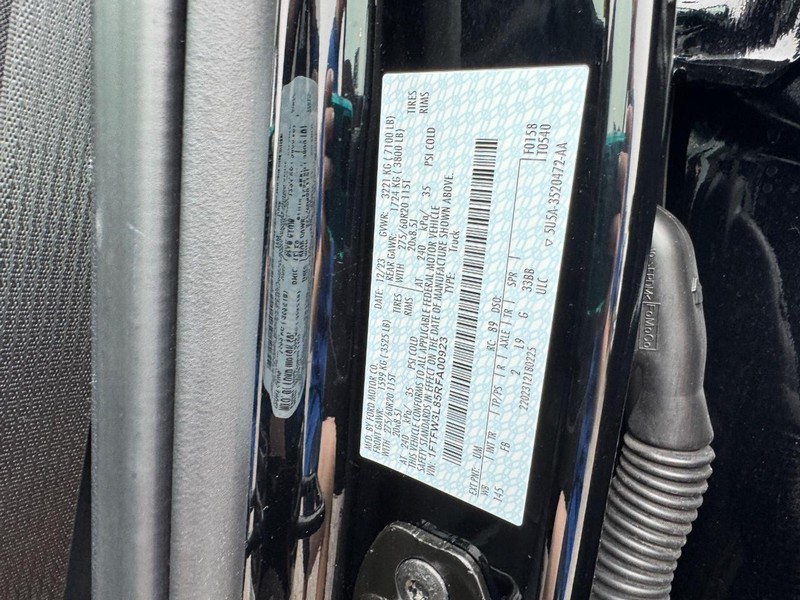 Ford F-150 Vehicle Full-screen Gallery Image 26