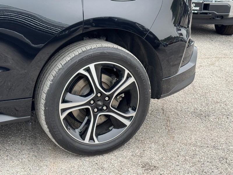 Ford Edge Vehicle Full-screen Gallery Image 11