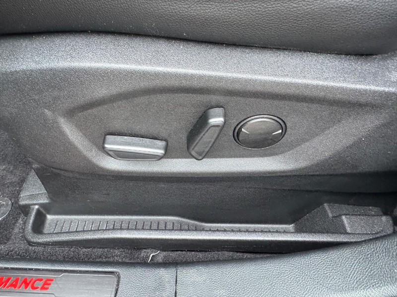 Ford Edge Vehicle Full-screen Gallery Image 17
