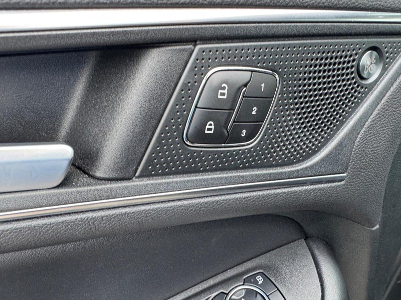 Ford Edge Vehicle Full-screen Gallery Image 19