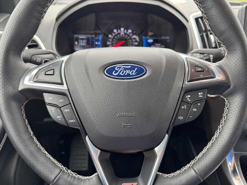 Ford Edge Vehicle Full-screen Gallery Image 20