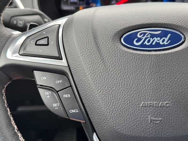 Ford Edge Vehicle Full-screen Gallery Image 21