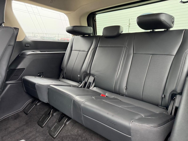 Ford Expedition Vehicle Full-screen Gallery Image 12