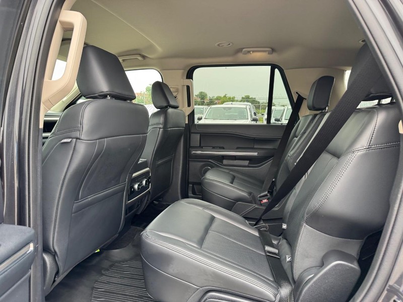 Ford Expedition Vehicle Full-screen Gallery Image 13