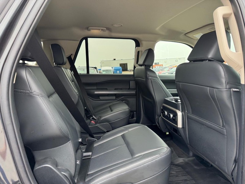 Ford Expedition Vehicle Full-screen Gallery Image 15
