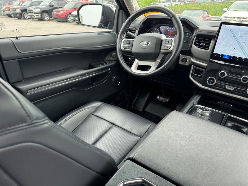 Ford Expedition Vehicle Full-screen Gallery Image 16