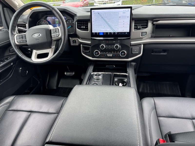 Ford Expedition Vehicle Full-screen Gallery Image 17