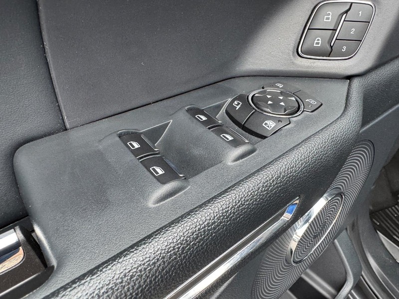 Ford Expedition Vehicle Full-screen Gallery Image 20