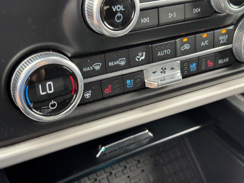 Ford Expedition Vehicle Full-screen Gallery Image 26