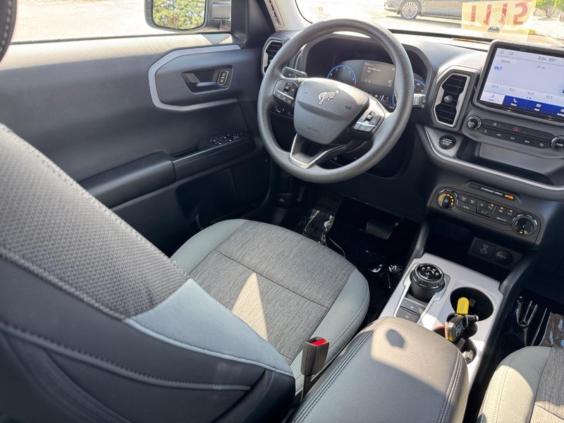 Ford Bronco Sport Vehicle Full-screen Gallery Image 14