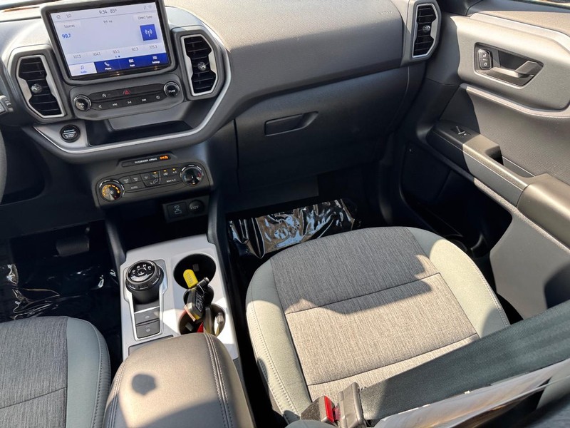 Ford Bronco Sport Vehicle Full-screen Gallery Image 16