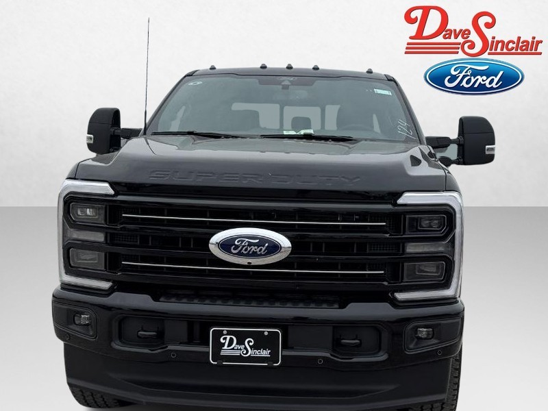 Ford Super Duty F-350 SRW Vehicle Full-screen Gallery Image 02