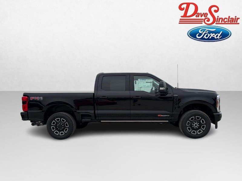 Ford Super Duty F-350 SRW Vehicle Full-screen Gallery Image 05
