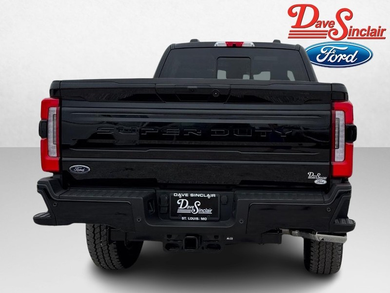 Ford Super Duty F-350 SRW Vehicle Full-screen Gallery Image 08