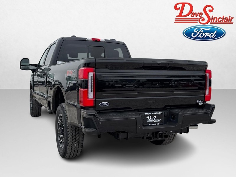 Ford Super Duty F-350 SRW Vehicle Full-screen Gallery Image 09